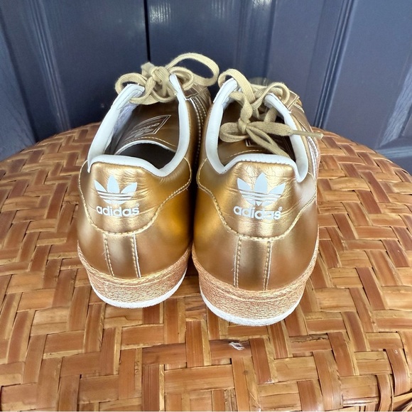 ADIDAS ORIGINALS SUPERSTAR 80S METAL "GOLD"
GOLD MET./GOLDMET./OFFWHITE Size 6.5 - Picture 8 of 15